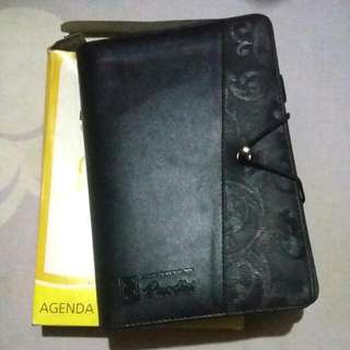 Agenda Tahunan Warna Hitam "Souvenir"
