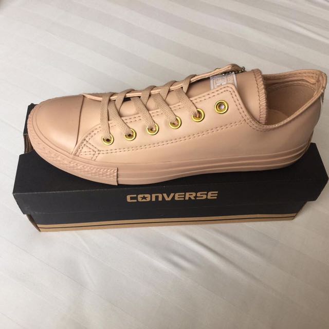 nude coloured converse