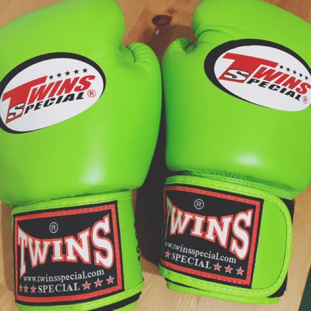 twins 拳套 真皮 的拍卖价格 - 飞比价格