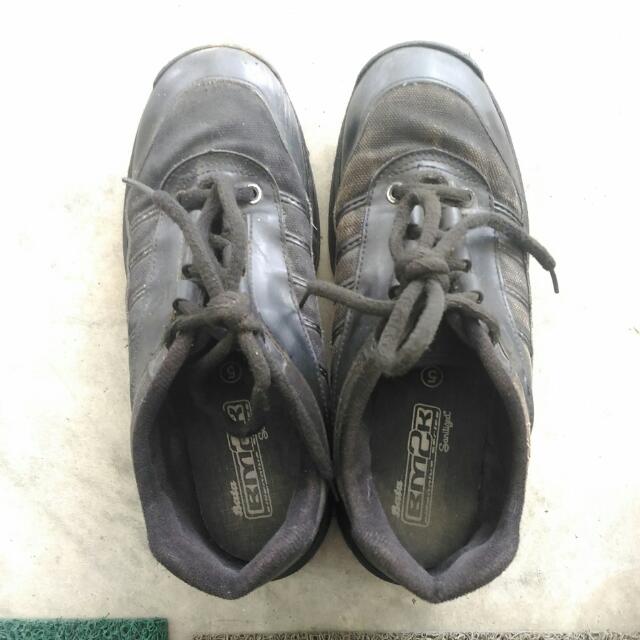 bata black canvas shoes