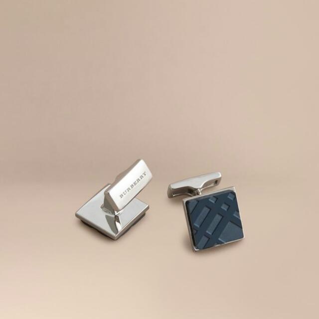 Burberry Cufflinks 格纹雕花方形袖扣, 男裝, 手錶及配件, 絲巾- Carousell