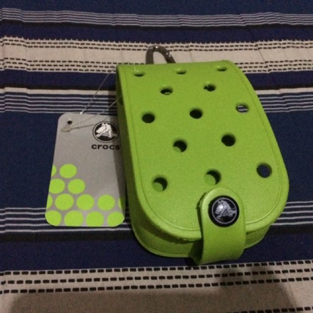 crocs with pouch