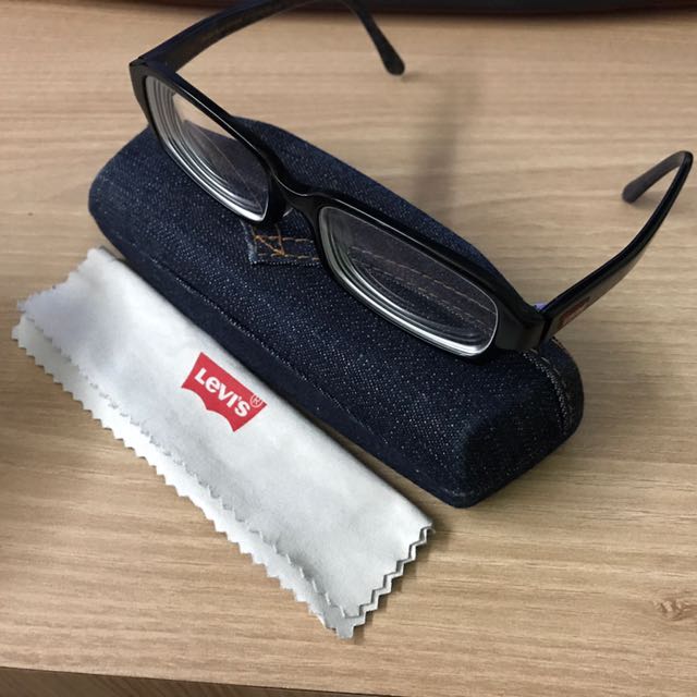 Levi's Spectacle Frame (Original), Men's Fashion, Watches & Accessories,  Sunglasses & Eyewear on Carousell