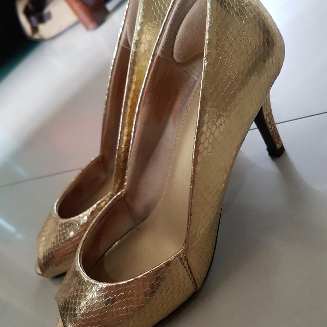 gold shoes payless