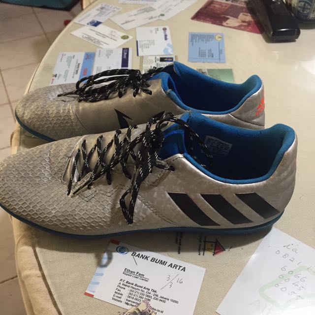 Sepatu futsal online adidas silver