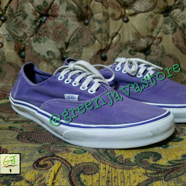 vans authentic ungu