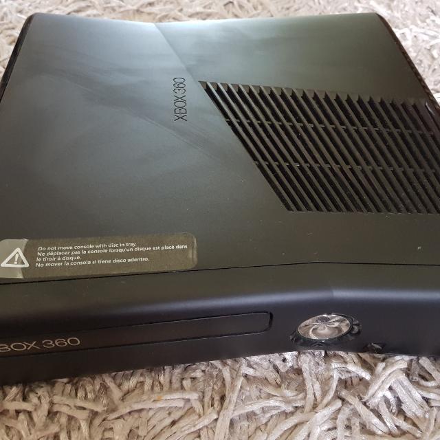 XBOX 360 S Console Model 1439 with Kinect, Video Gaming, Video Game