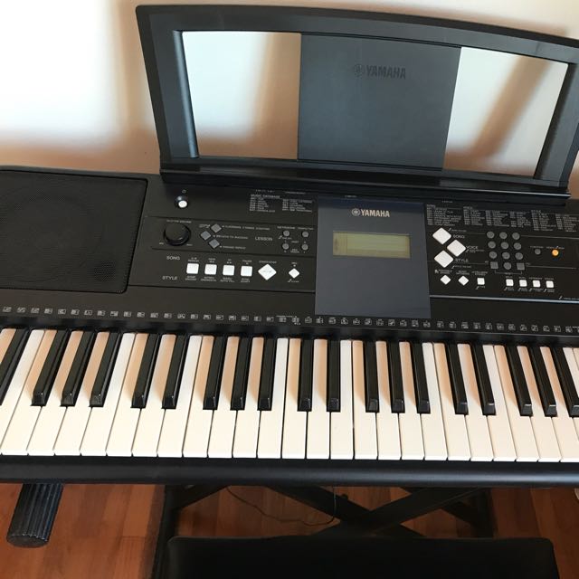 Yamaha Keyboard With Stand And Bench, Hobbies & Toys, Music & Media