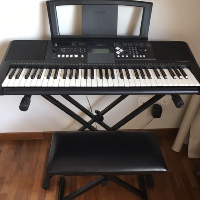 Yamaha Keyboard With Stand And Bench, Hobbies & Toys, Music & Media