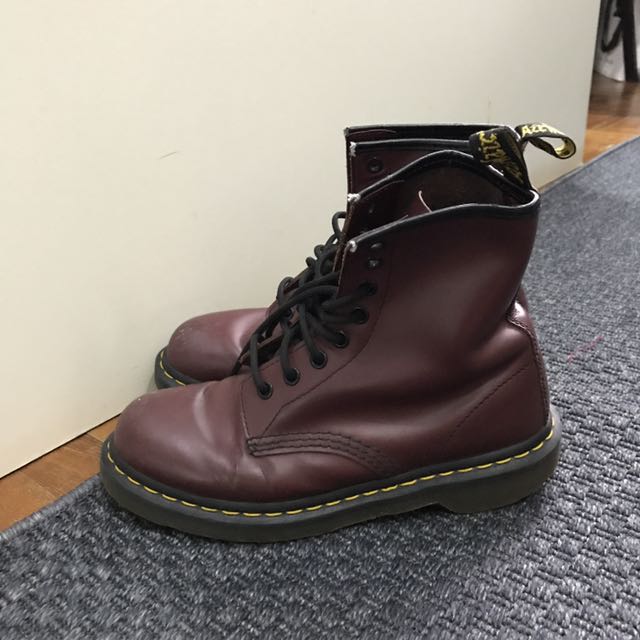 Maroon doc discount marten boots