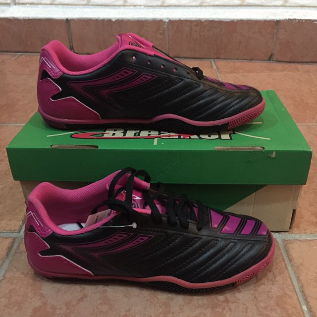breaker futsal shoes