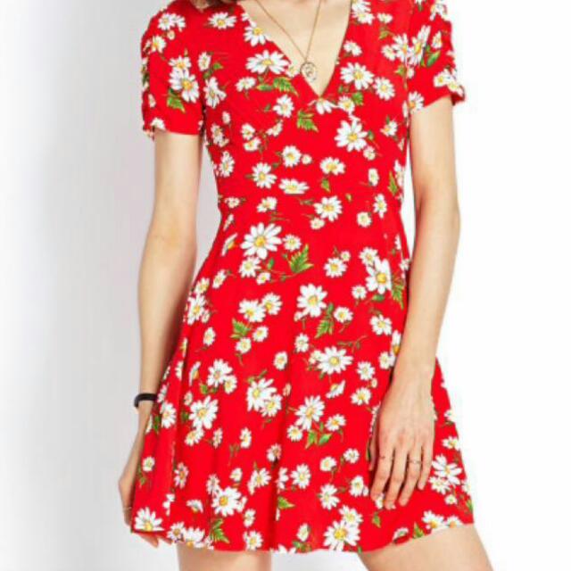 red dress with daisies