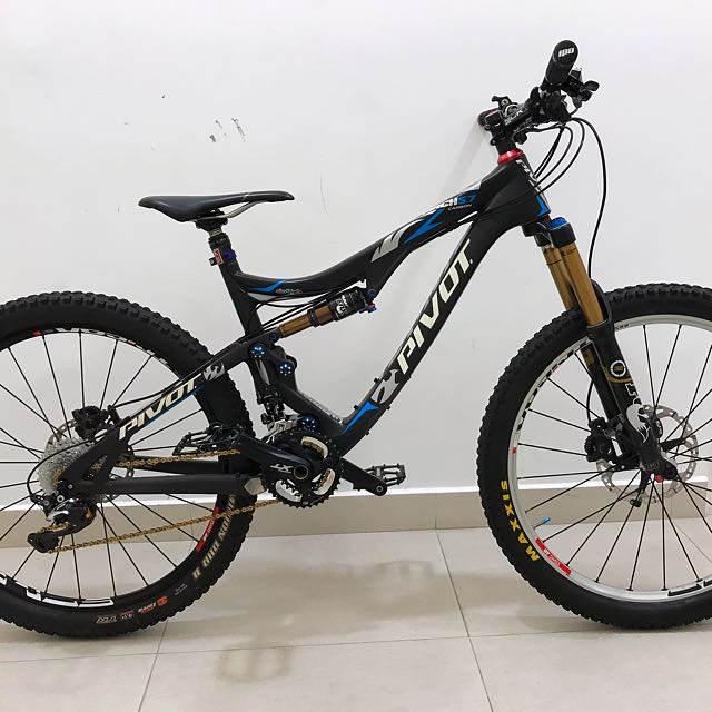Pivot mach 5.7 carbon outlet