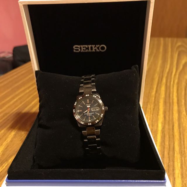 Seiko 5 Silvery Black Chain - Automatic, Women's Fashion, Watches &  Accessories, Watches on Carousell