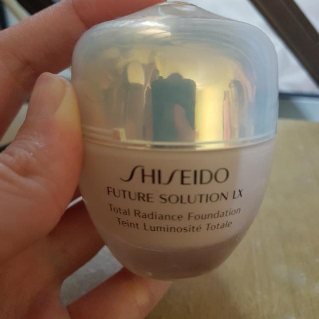 Future Solution Lx Total Radiance Foundation By Shiseido