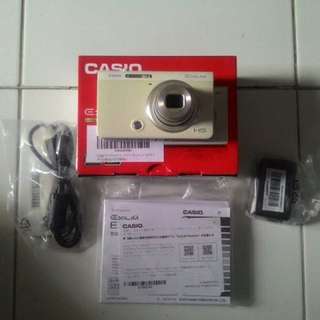 Camera Casio Exilim ZR50