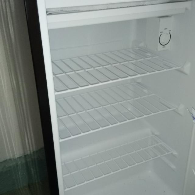 arctic king 4.5 mini fridge