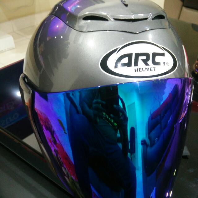 Visor helmet arc store
