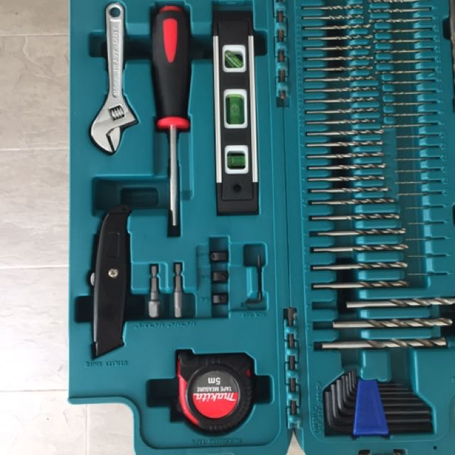 Makita 252 piece accessory kit shop