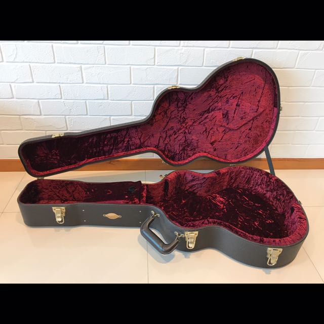 Taylor Acoustic Guitar Hard Case, Hobbies & Toys, Music & Media