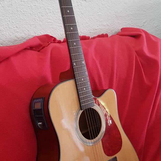 Yamaha acoustic guitar with hot sale built in tuner