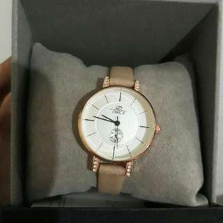 Cream With Rose Gold Ring