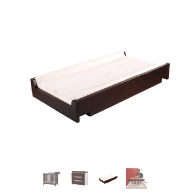 bloom changing table