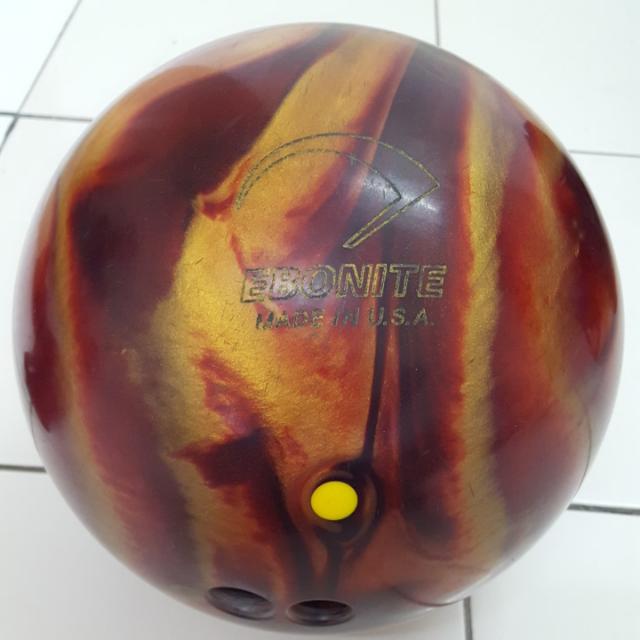 Bowling Ball Ebonite Cyclone Fireball, Sports Equipment, Sports & Games