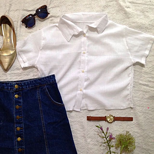CROP WHITE POLO (Category: Others Tops) located in Quezon City. Submitted by staples_ (Listing ID 116710480, Image 1). Description: .