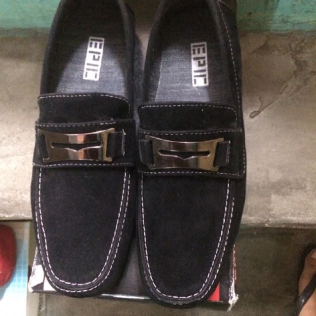 Gamuza sales black shoes