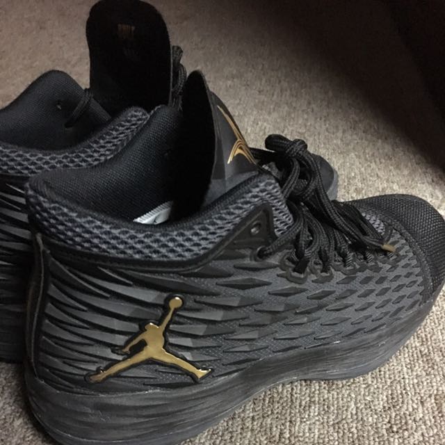 Jordan melo m13 black gold 2025