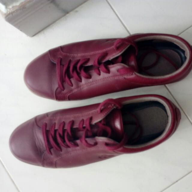 Maroon top lacoste shoes