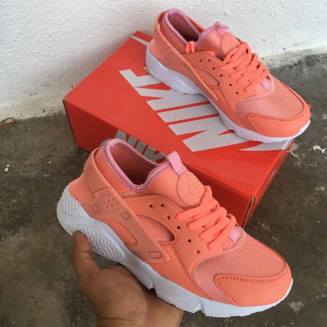 nike huarache salmon pink