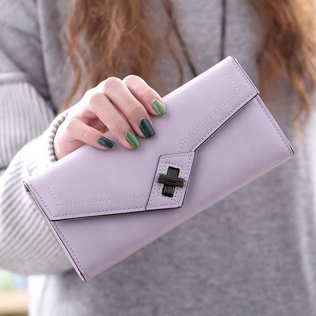 Wallet (Category: Wallets & Card Holders) located in Singapore. Submitted by young_vivacious (Listing ID 116525470, Image 2). Description: .