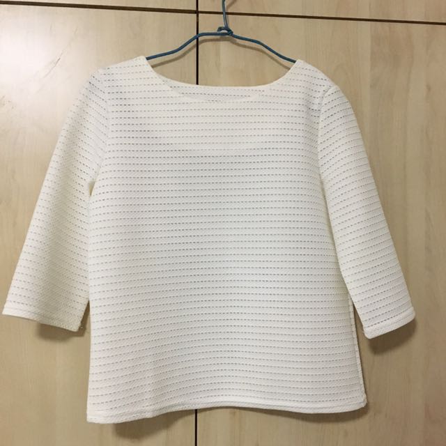 White Top, Women's Fashion, Tops, Sleeveless on Carousell
