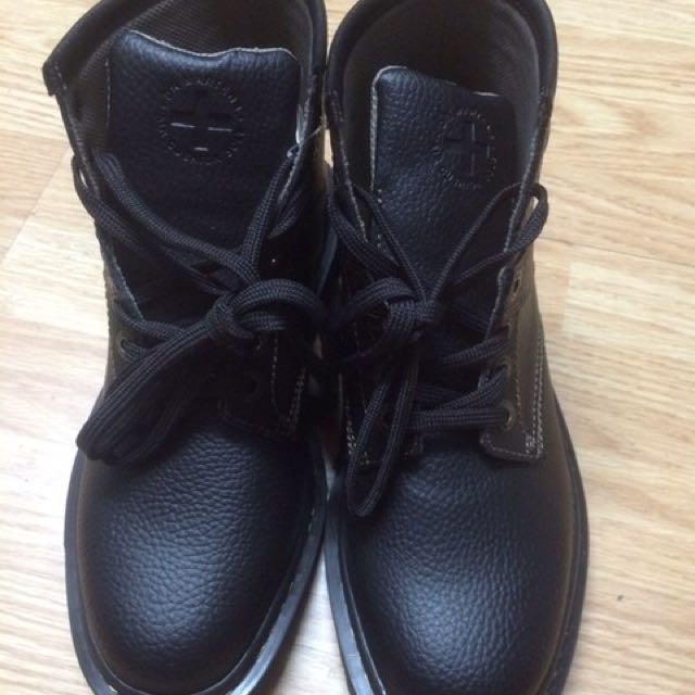 dr martens aw004