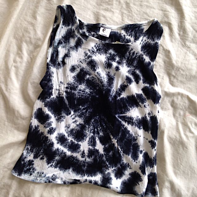 TRENDY CROP SLEEVELESS TOPS BUNDLE (Category: Sleeveless) located in Quezon City. Submitted by staples_ (Listing ID 116760035, Image 3). Description: .
