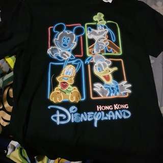 Disneyland Glow in the dark Shirt 

NOT  USED

TAG INTACK