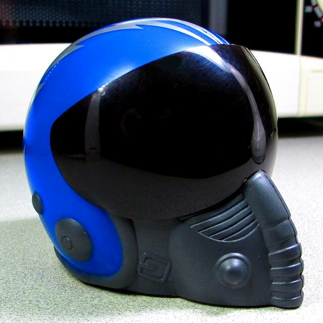Toy top pilot helmet