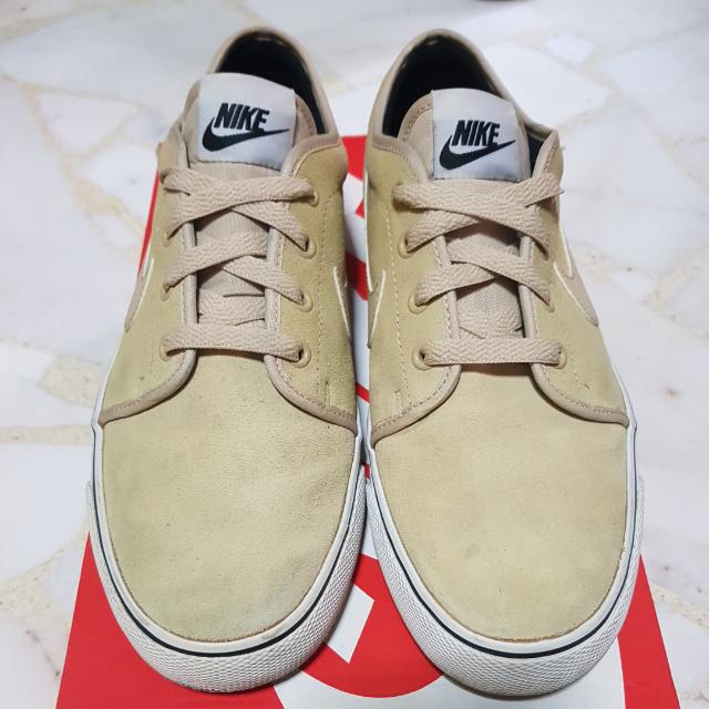 nike toki low shoes