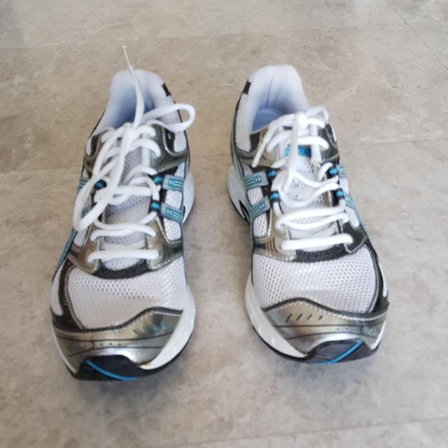 ASICS Gel Kanbarra 6 Men s Fashion Activewear on Carousell