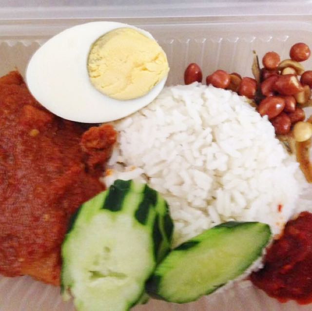 Halal Nasi Lemak Ayam Rendang Rm 5 Food Drinks Instant Food On Carousell