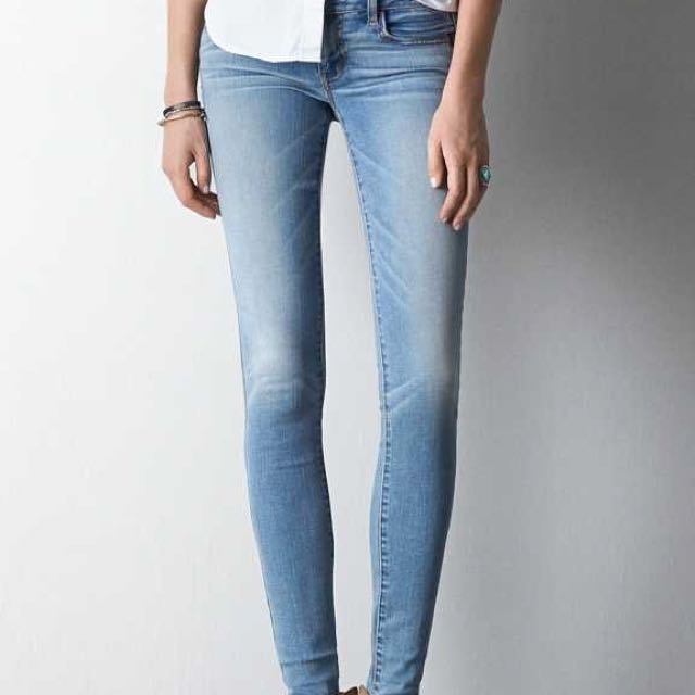 Светлые джинсы для девушек