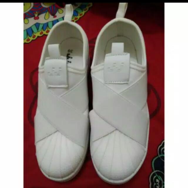 Sepatu Slip On Jj Shoes Putih