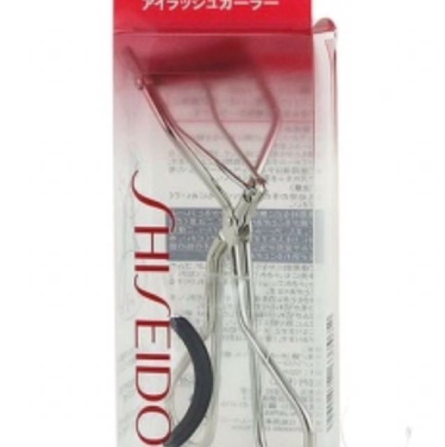 Shiseido Eyelash Curler 213 (Category: Face Care) located in Makati City. Submitted by tuffbrat (Listing ID 117246241, Image 1). Description: srp 1750 in Rustan's.