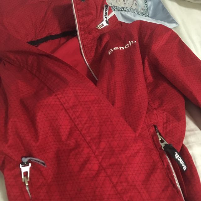 Bench Jacket (Category: Clothes) located in Edmonton. Submitted by yegsouthsideselling (Listing ID 117298079, Image 2). Description: .