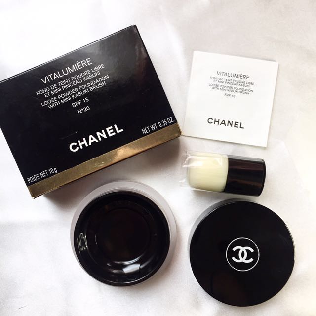 Chanel Vitalumiere Loose Powder Foundation With Mini Kabuki Brush