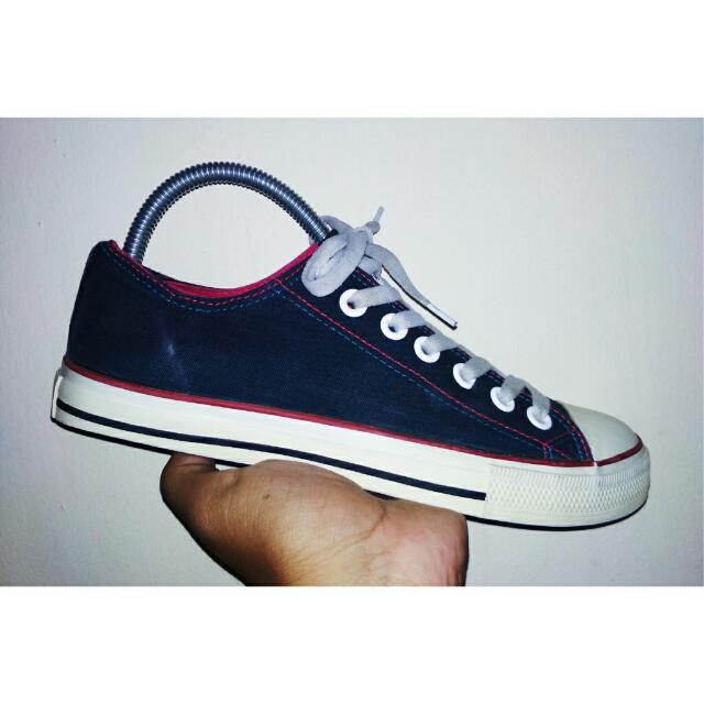 red and black converse all stars