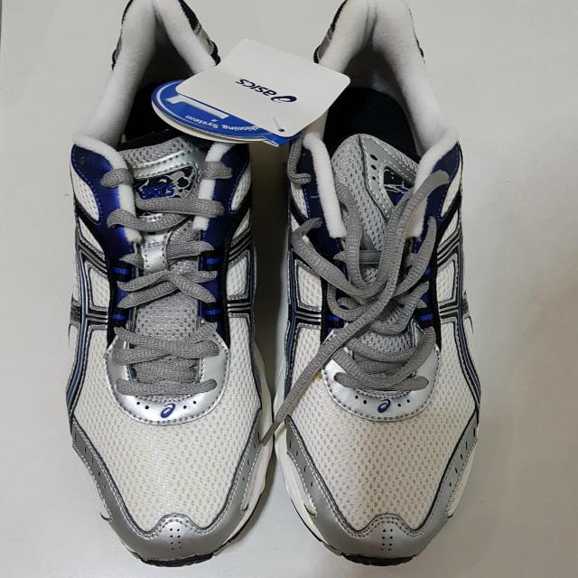 asics running shoes low arch