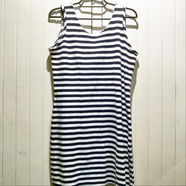 Black and white stripes, above-the-knee sleeveless dress, Women's ...